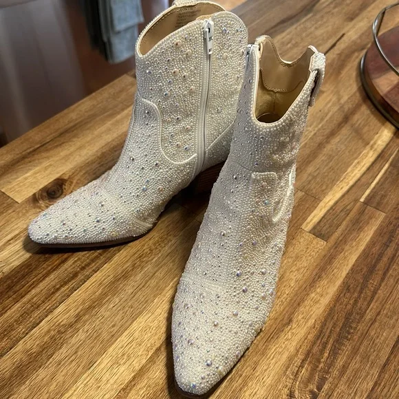 Betsy Johnson diva pearl booties. - Picture 2 of 7